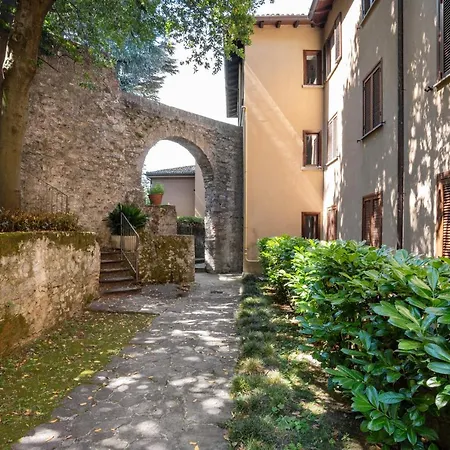 Cozy Apartment, Park And Pool Overlooking The Lake! 15 Km To Bellagio, 15 Km To Como! *